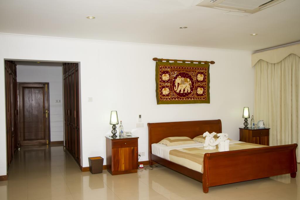Hotel Villa Viana Marawila Exterior photo
