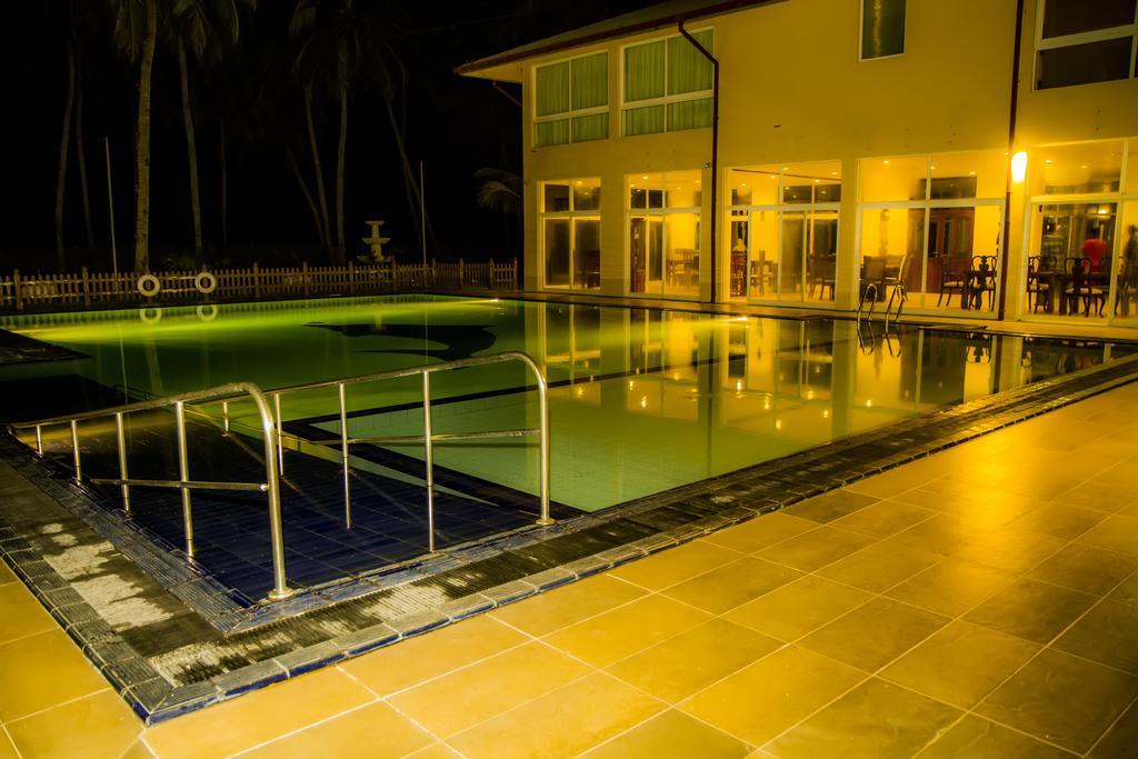 Hotel Villa Viana Marawila Exterior photo