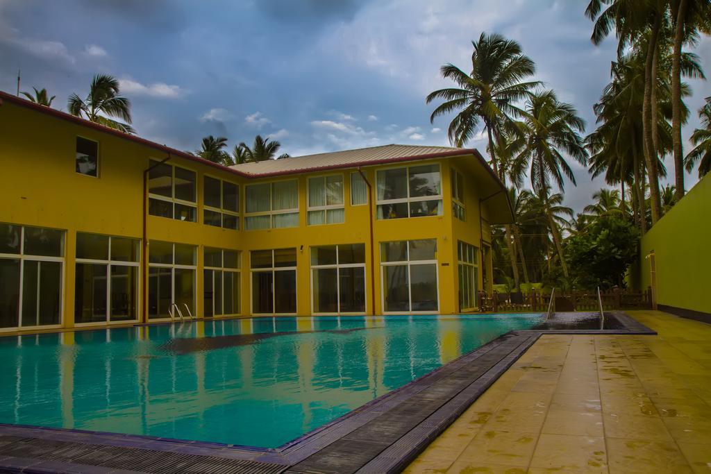 Hotel Villa Viana Marawila Exterior photo