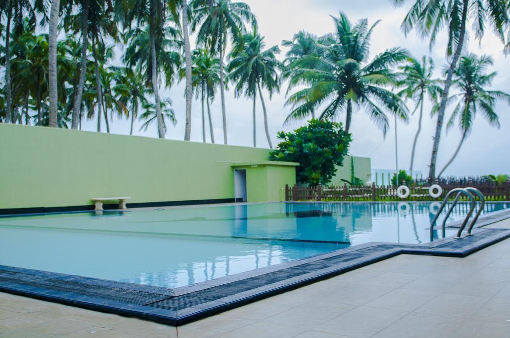 Hotel Villa Viana Marawila Exterior photo