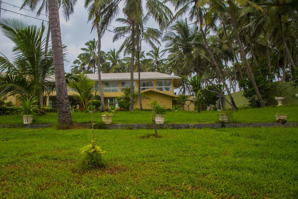 Hotel Villa Viana Marawila Exterior photo