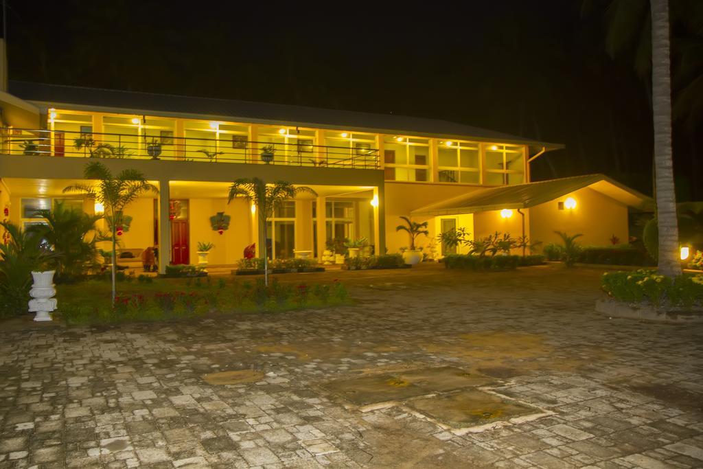 Hotel Villa Viana Marawila Exterior photo