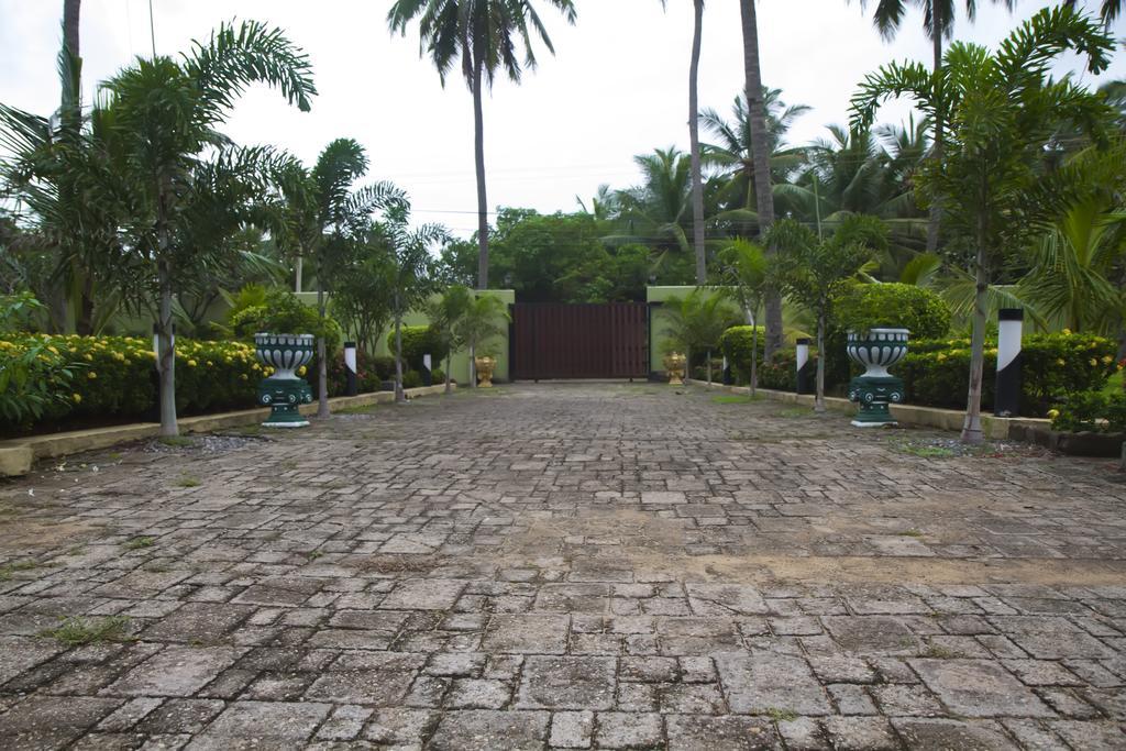 Hotel Villa Viana Marawila Exterior photo