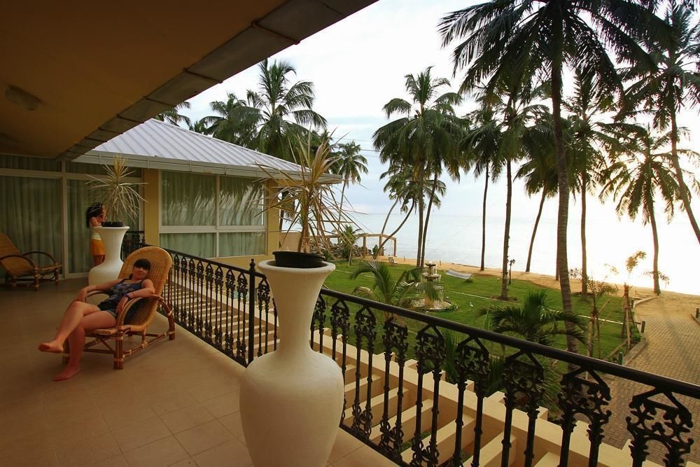 Hotel Villa Viana Marawila Exterior photo
